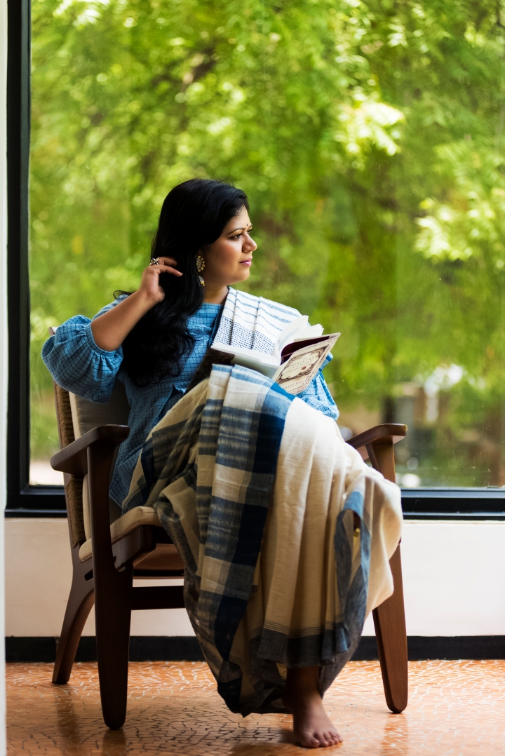 Falguni Patel, Appleblossom, top 100 Indian fashion blogs, fashion blogger in gujarat, ahmedabad blogger, saree blogger, saree pact, kutch kala cotton, Three threads, Ministry of utmost happiness, bibliophile, girl reading a book, susegad, slow life, old world charm , silver jewellery
